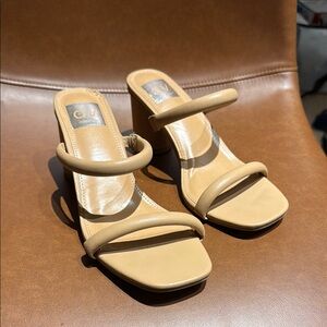 DV by Dolce Vita Nude Double Strap Block Heels – Size 7
